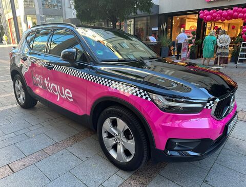 Car-Wrap mit Oracal 970 Rapid Air und Kombination mit Teilfolierung für B&U Curvy Boutique in Iserlohn.