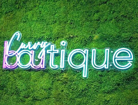 Neon Reklame für B&U Curvy Boutique in Iserlohn.