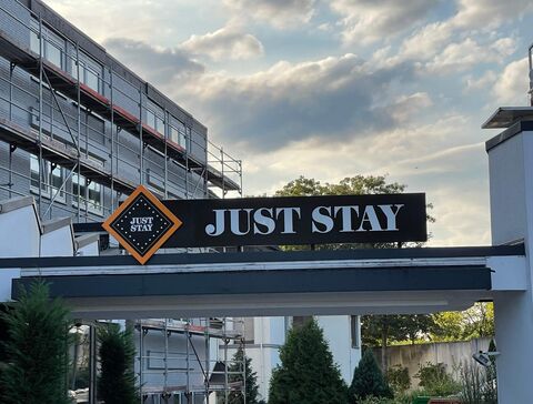 Dekupierte LED Leuchtreklame für Just Stay in Mülheim an der Ruhr